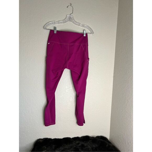 Womens Fabletics Powerhold Athletic Leggings Size M Capri - - Picture 1 of 3